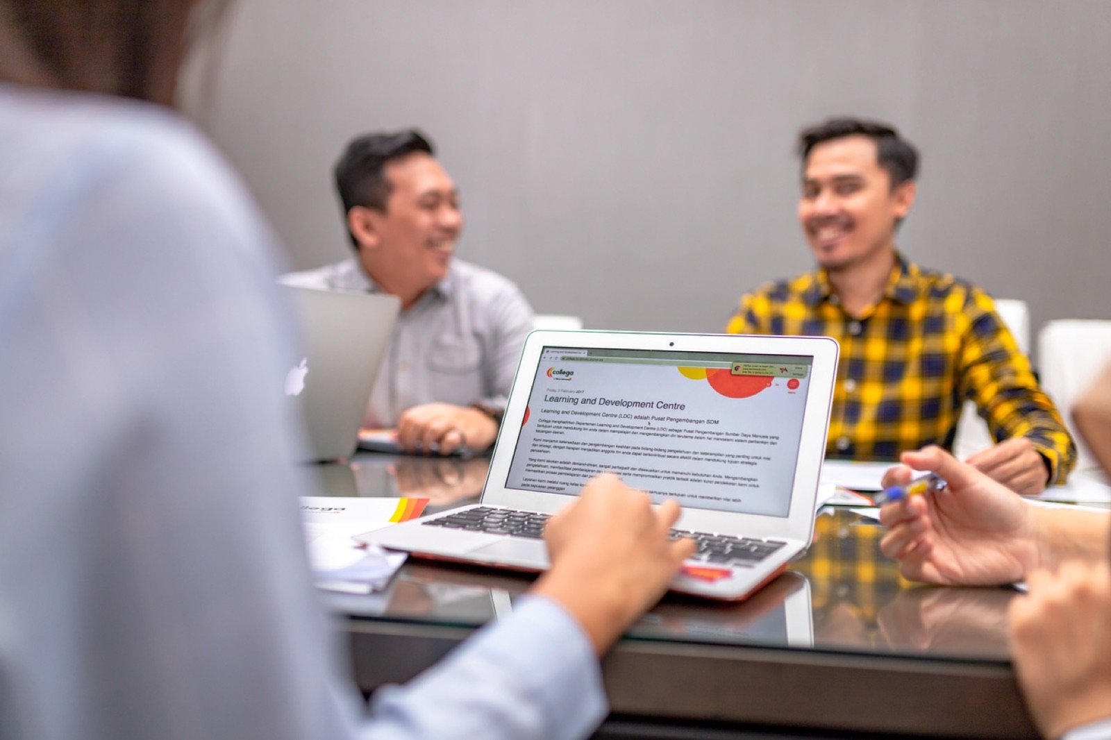 Stockshoot Sosial Media & Website — dokumentasi 2 dari 4