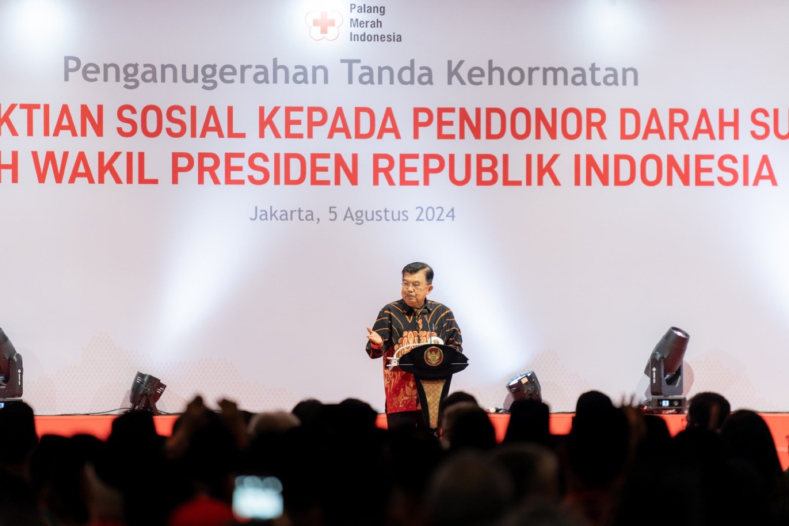 Penganugerahan Tanda Kehormatan Donor Darah Sukarela 100 Kali — dokumentasi 2 dari 4